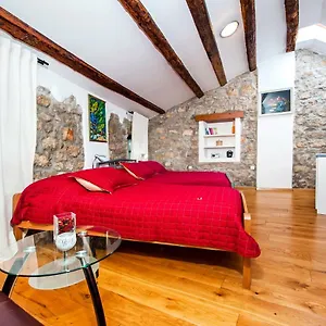Oscar Iv With Terrace And Sea View Apartment Rovinj